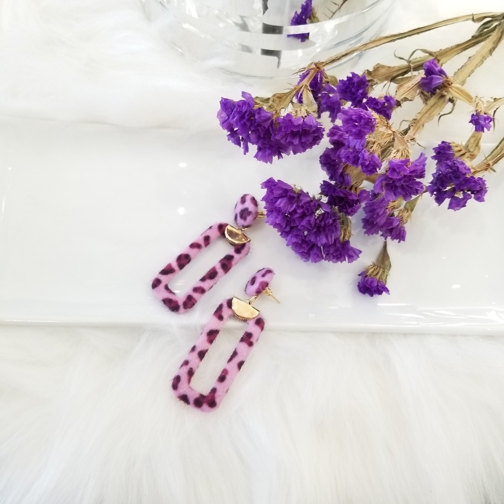 Faux fur Purple leapord print earrings - Picture 2 of 3